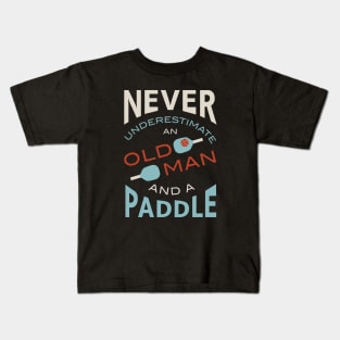 Funny Mens Pickleball Never Underestimate an Old Man and a Paddle Kids T-Shirt